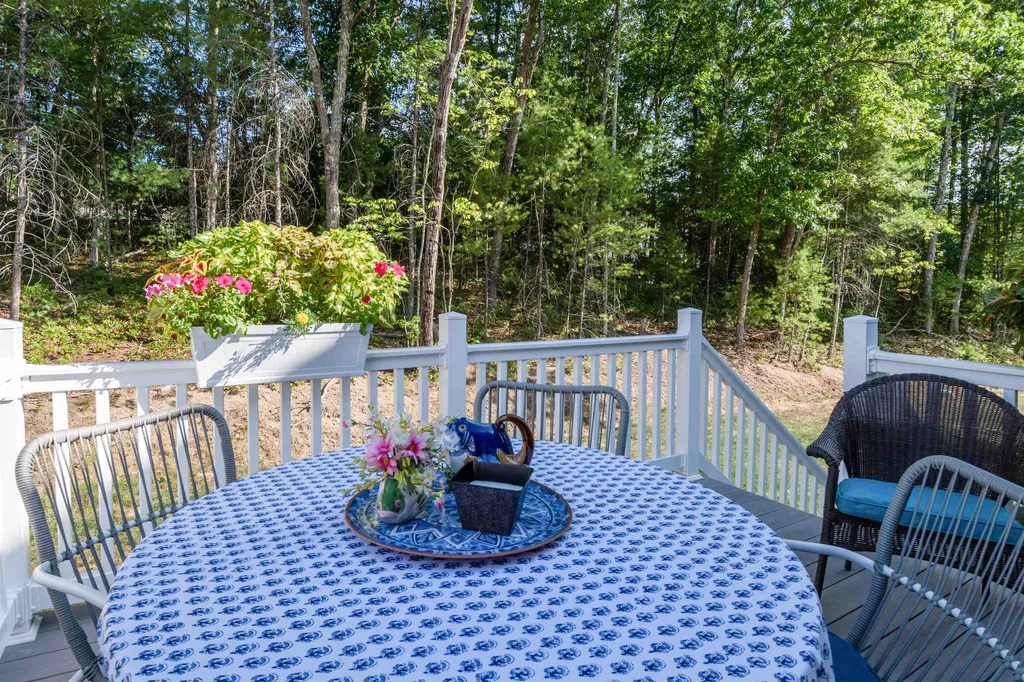 46 Cobbett Lane Hollis NH 03049
