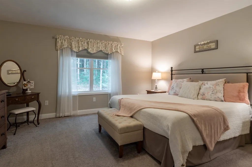 46 Cobbett Lane Hollis NH 03049