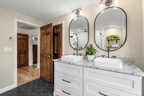 9 Independence Drive Pelham NH 03076
