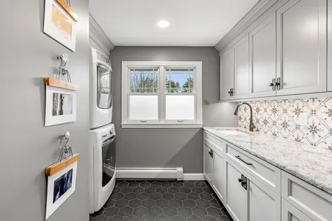 9 Independence Drive Pelham NH 03076
