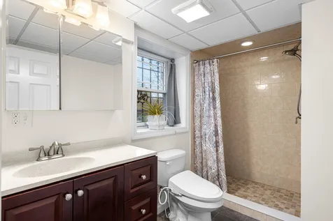 9 Independence Drive Pelham NH 03076