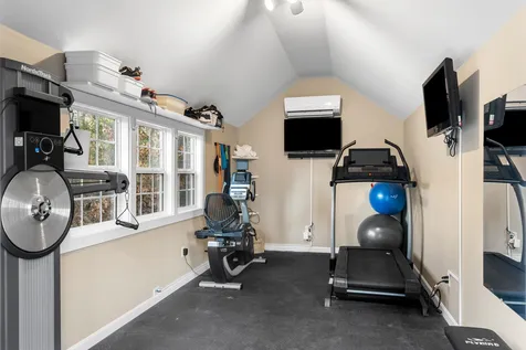 9 Independence Drive Pelham NH 03076