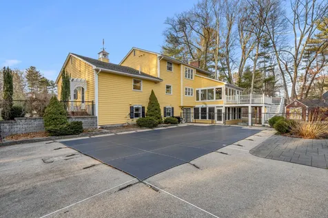 9 Independence Drive Pelham NH 03076