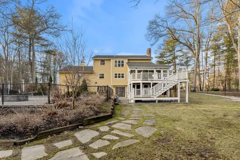 9 Independence Drive Pelham NH 03076
