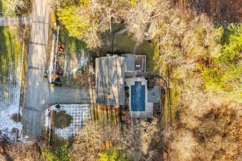 9 Independence Drive Pelham NH 03076