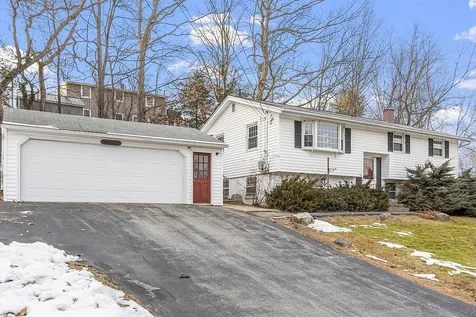 10 Shelton Street Nashua NH 03062