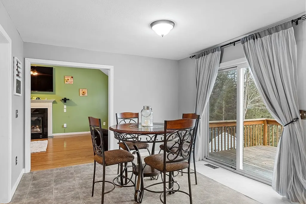 5 Lynwood Road Raymond NH 03077