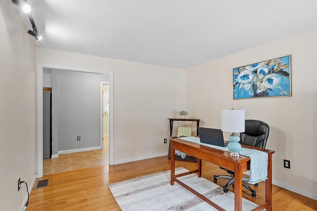 5 Lynwood Road Raymond NH 03077