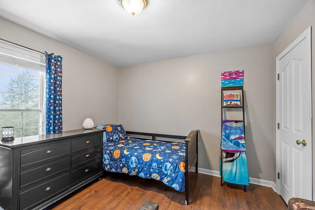 5 Lynwood Road Raymond NH 03077
