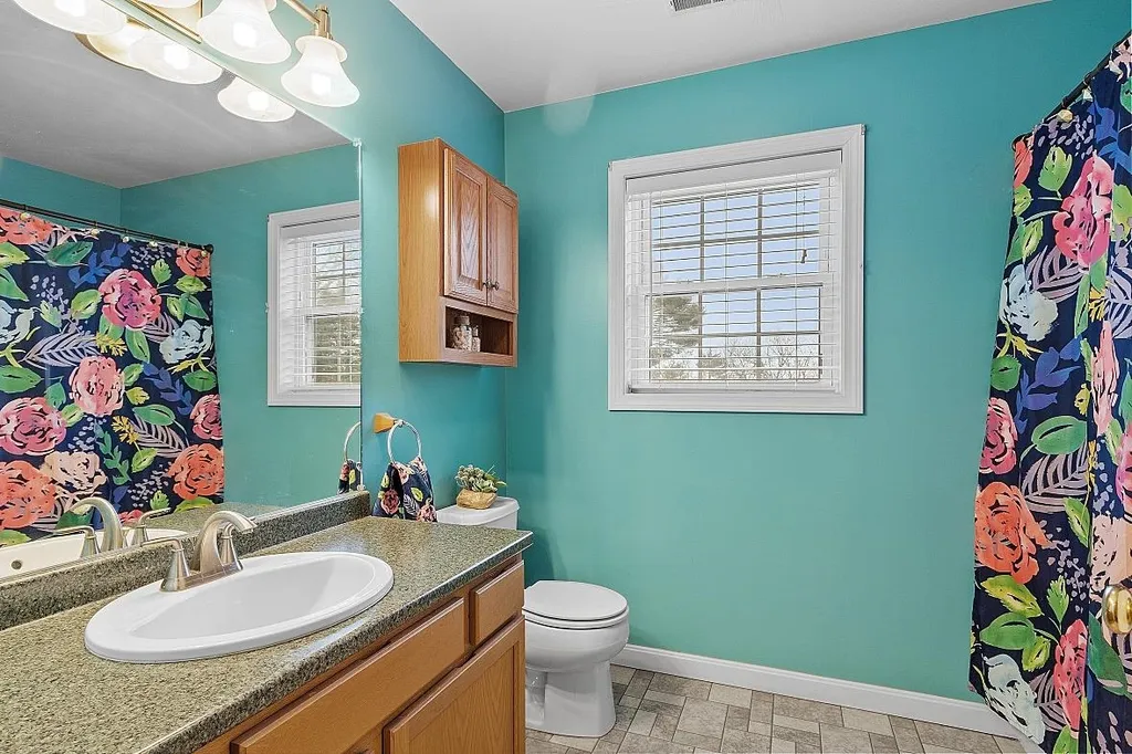 5 Lynwood Road Raymond NH 03077