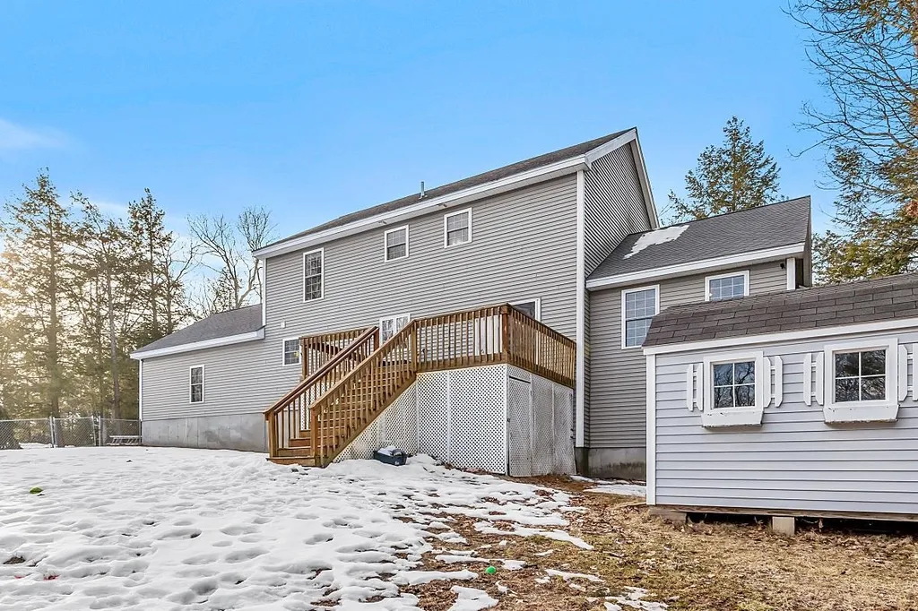 5 Lynwood Road Raymond NH 03077