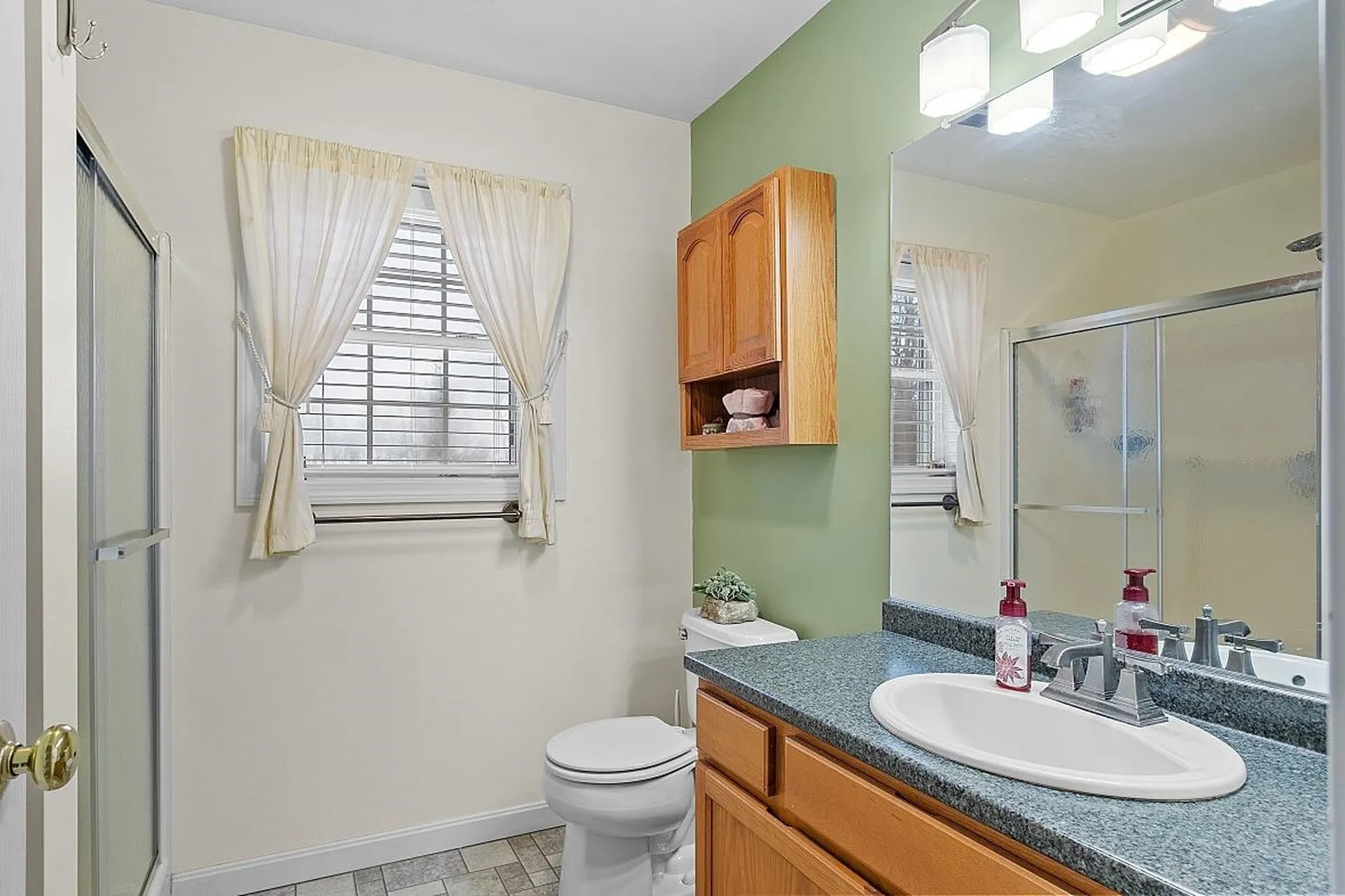 5 Lynwood Road Raymond NH 03077