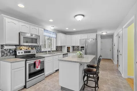 5 Lynwood Road Raymond NH 03077