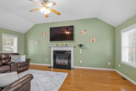 5 Lynwood Road Raymond NH 03077