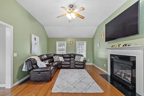 5 Lynwood Road Raymond NH 03077