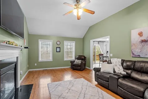 5 Lynwood Road Raymond NH 03077