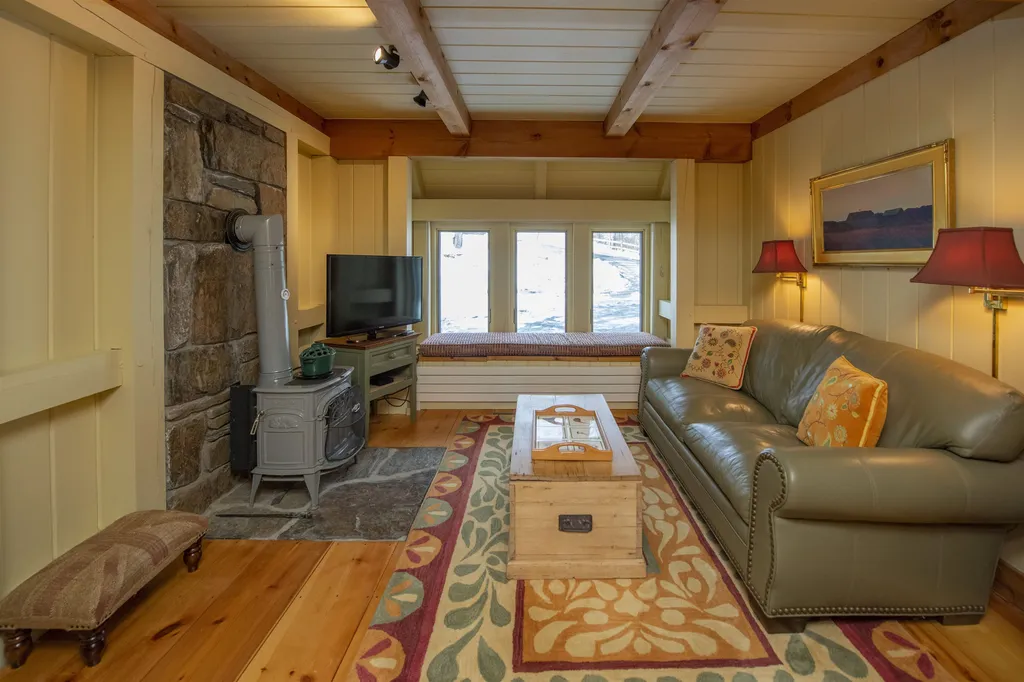 43 Rocky Top Lane Hartford VT 05059