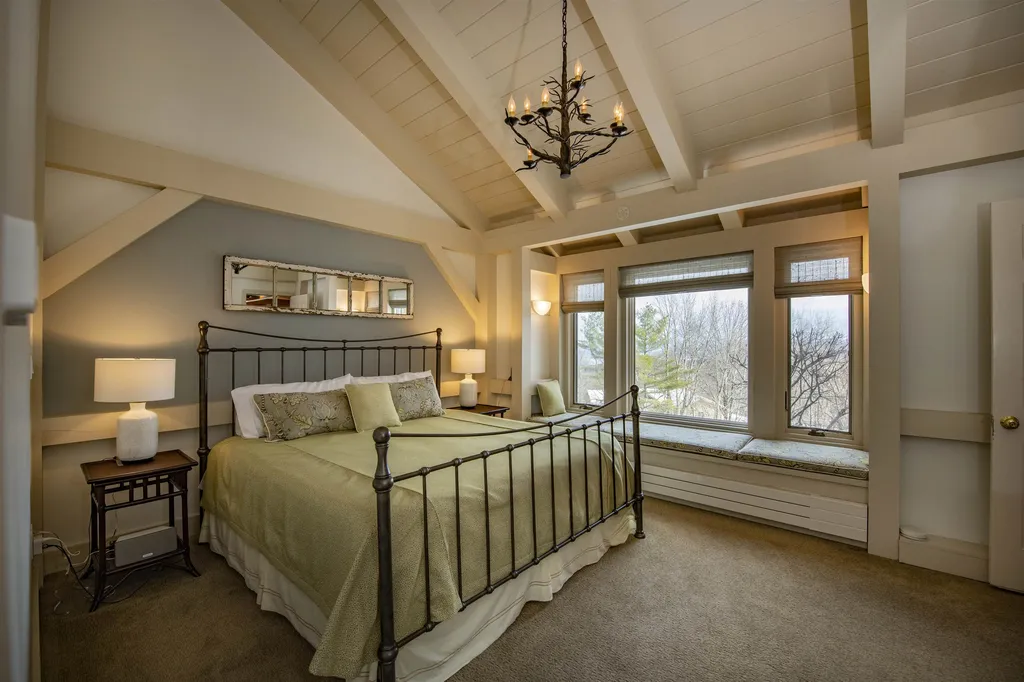 43 Rocky Top Lane Hartford VT 05059