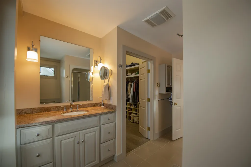43 Rocky Top Lane Hartford VT 05059