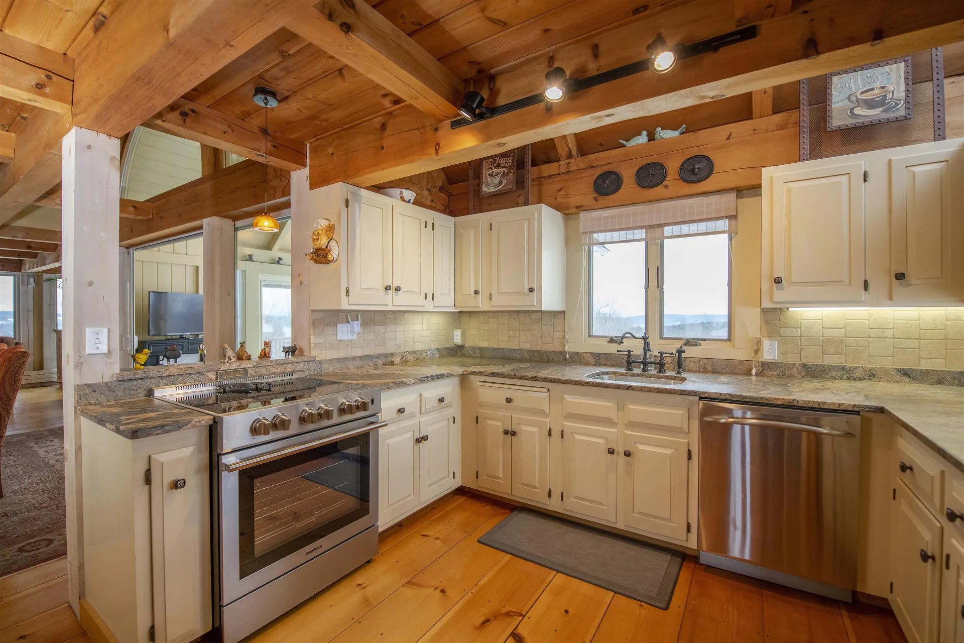 43 Rocky Top Lane Hartford VT 05059