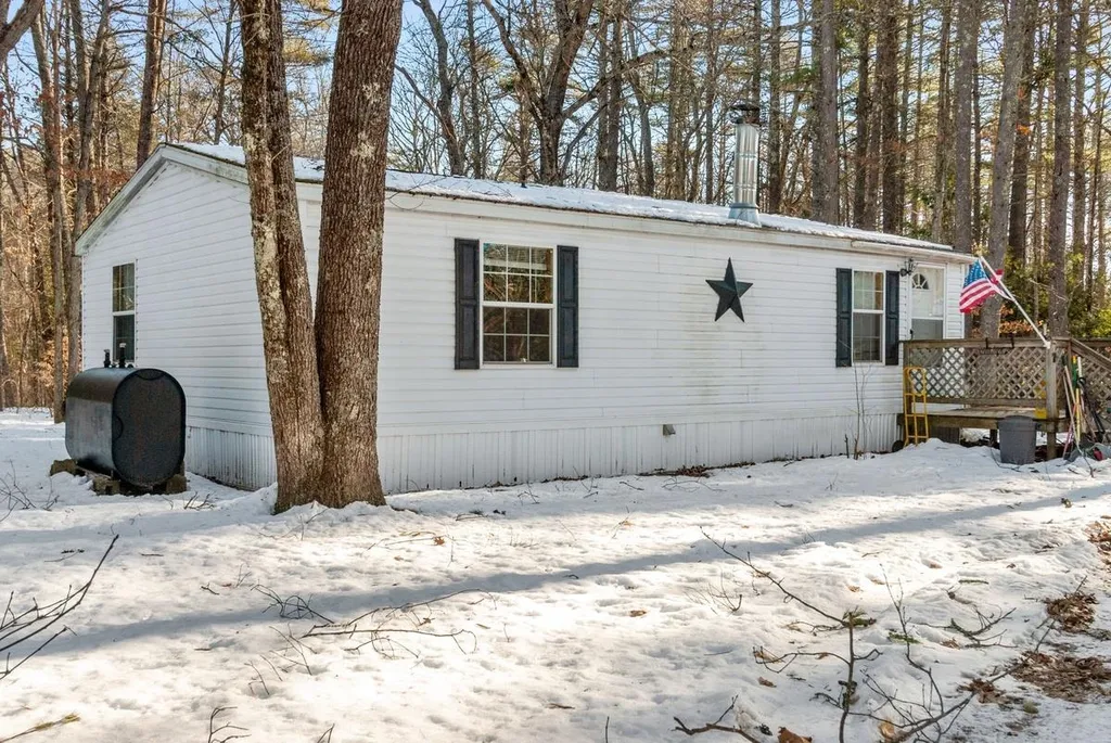 67 Camp Lee Road Epping NH 03042