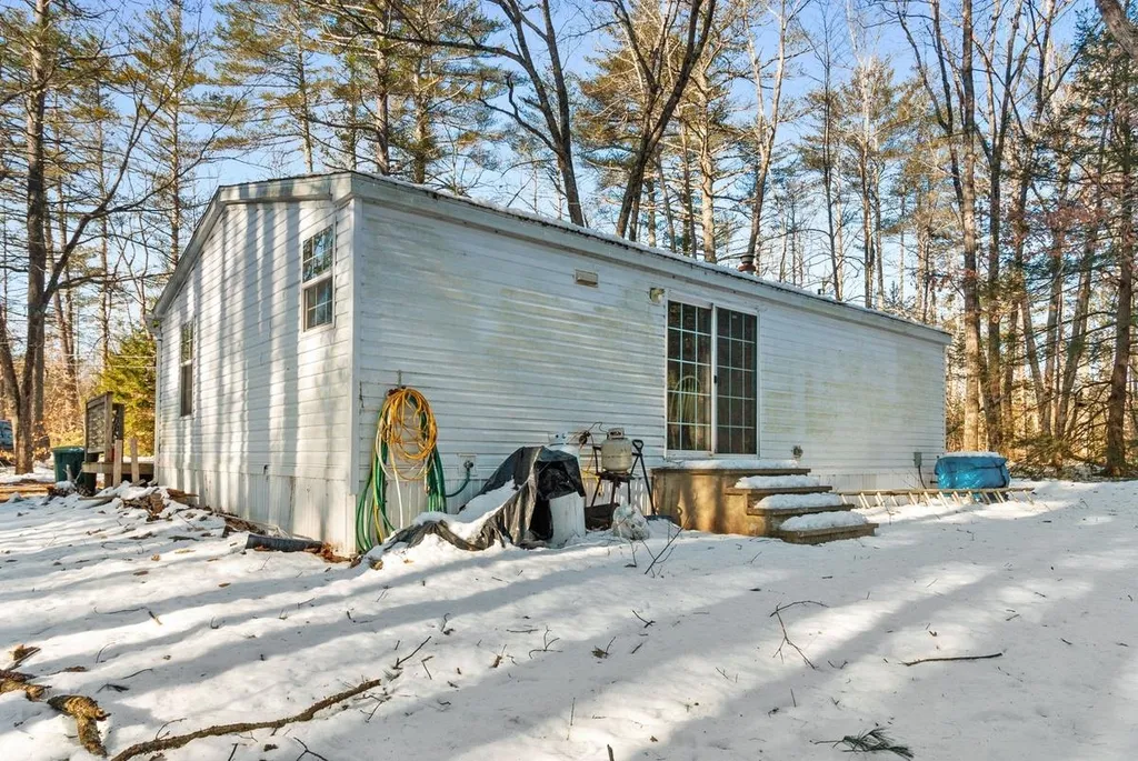 67 Camp Lee Road Epping NH 03042