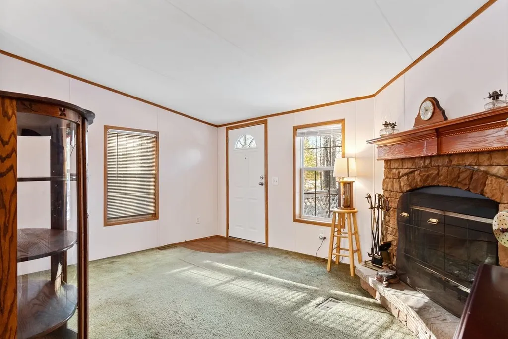 67 Camp Lee Road Epping NH 03042