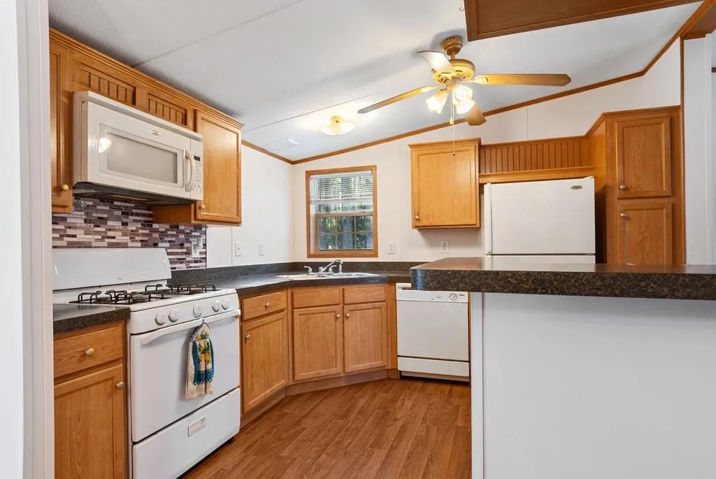 67 Camp Lee Road Epping NH 03042