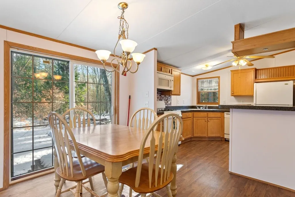 67 Camp Lee Road Epping NH 03042