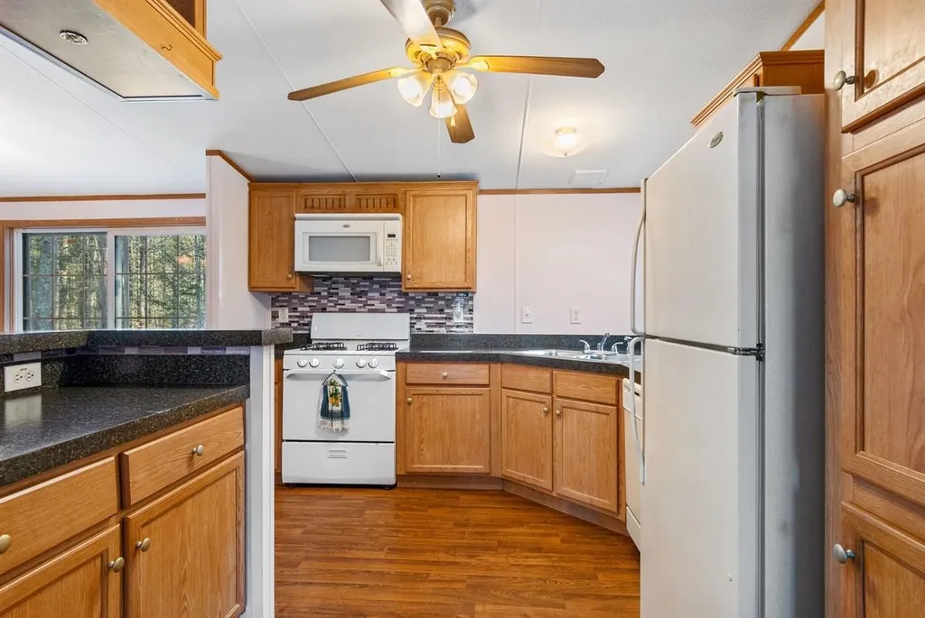 67 Camp Lee Road Epping NH 03042