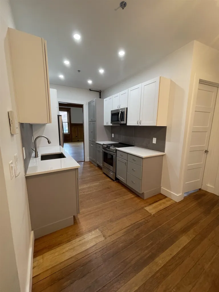 4 Elliot Street Brattleboro VT 05301