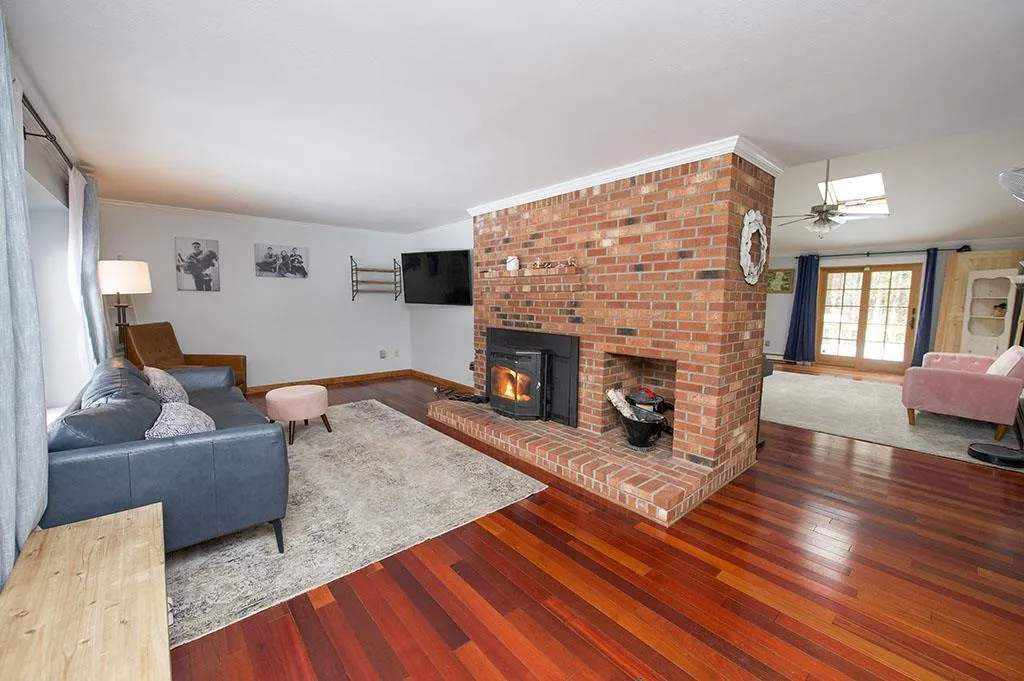 11 Maple Avenue Deerfield NH 03037