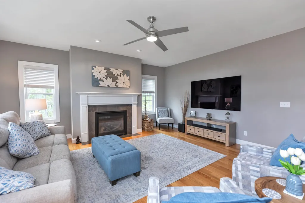 102 Brookview Drive Hooksett NH 03106