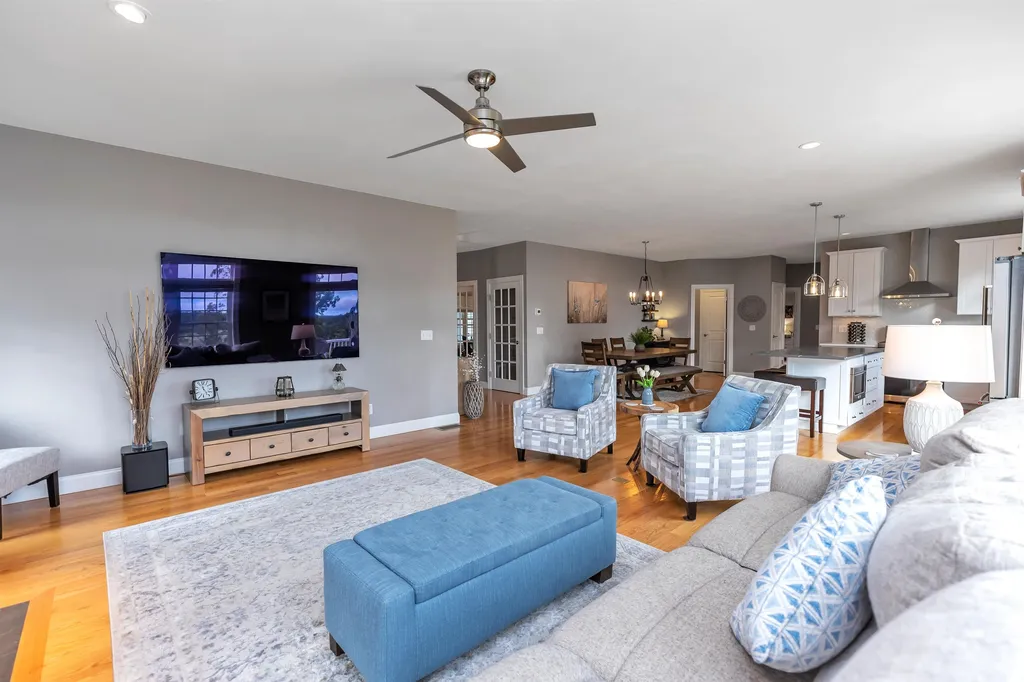102 Brookview Drive Hooksett NH 03106