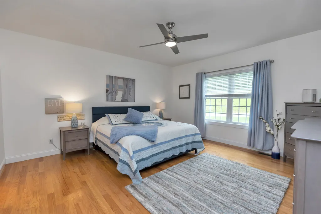 102 Brookview Drive Hooksett NH 03106