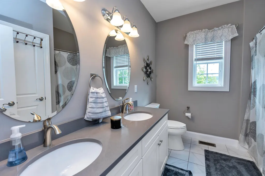 102 Brookview Drive Hooksett NH 03106