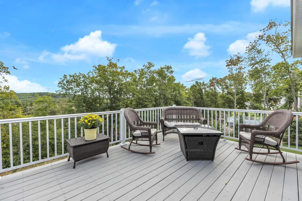 102 Brookview Drive Hooksett NH 03106