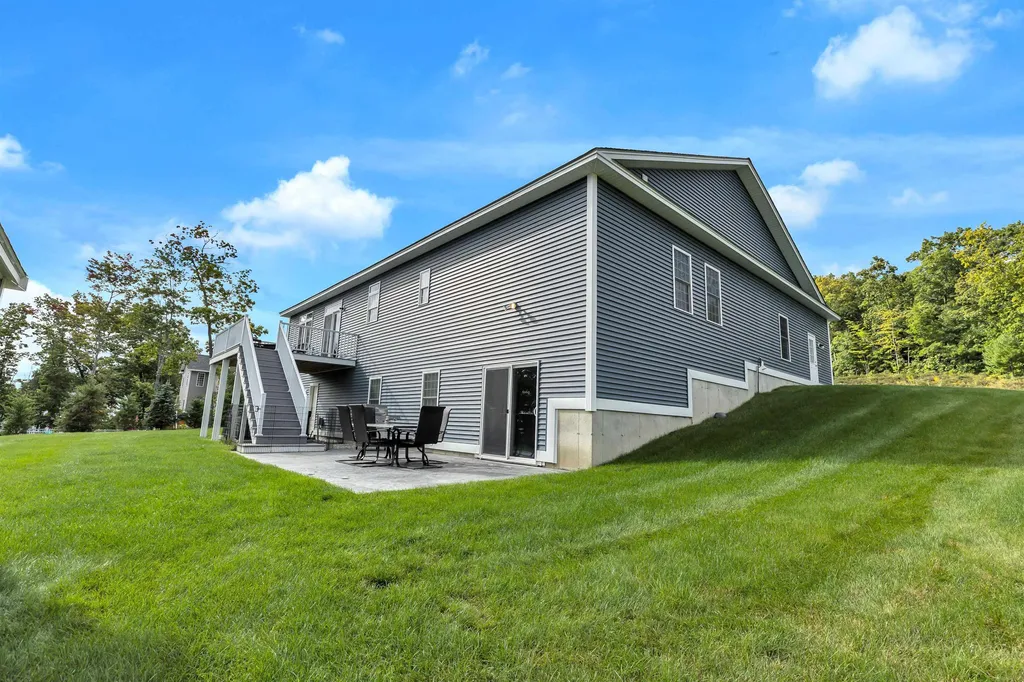 102 Brookview Drive Hooksett NH 03106