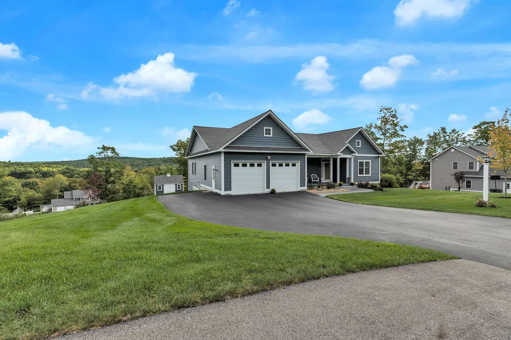 102 Brookview Drive Hooksett NH 03106