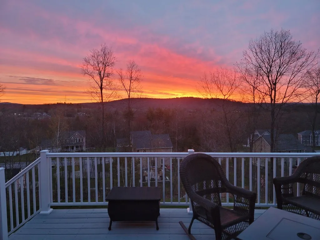 102 Brookview Drive Hooksett NH 03106