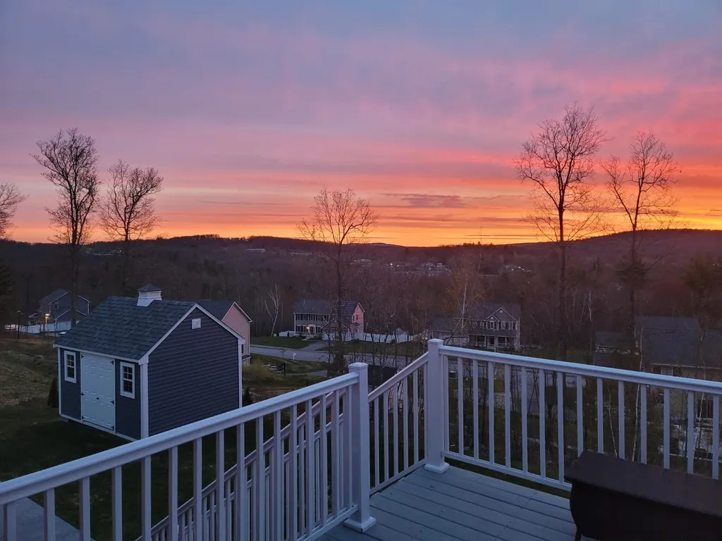 102 Brookview Drive Hooksett NH 03106