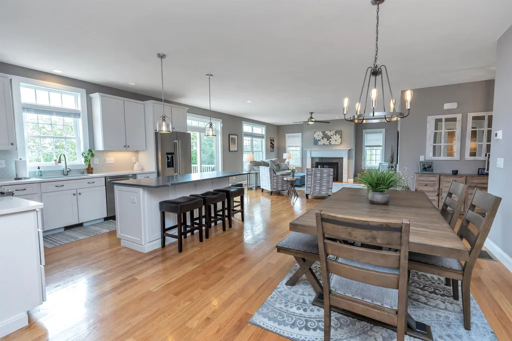 102 Brookview Drive Hooksett NH 03106