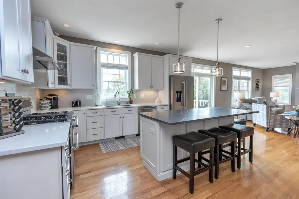 102 Brookview Drive Hooksett NH 03106
