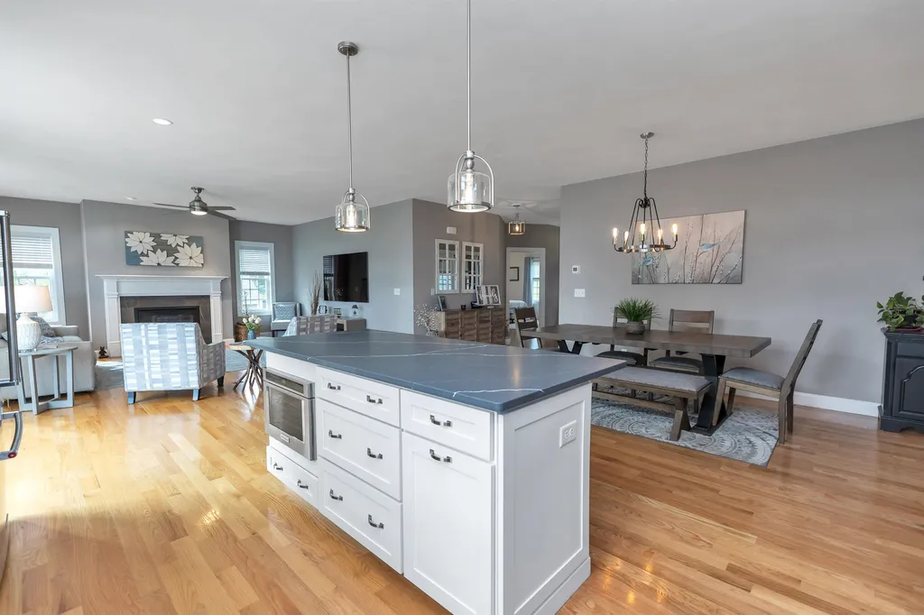 102 Brookview Drive Hooksett NH 03106