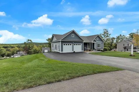 102 Brookview Drive Hooksett NH 03106