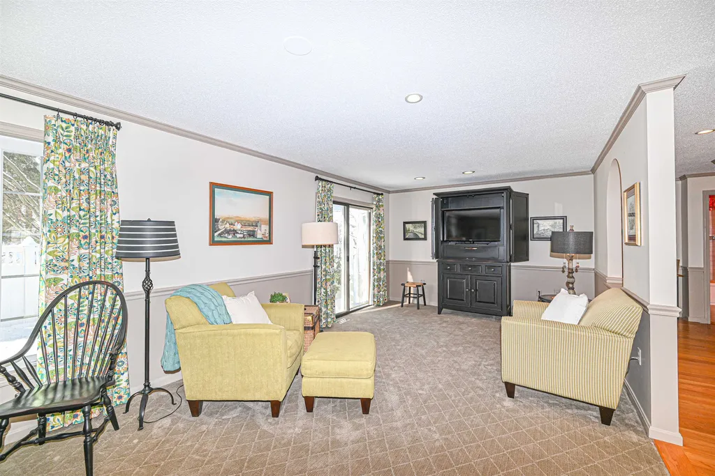 406 Straw Hill Road Manchester NH 03104