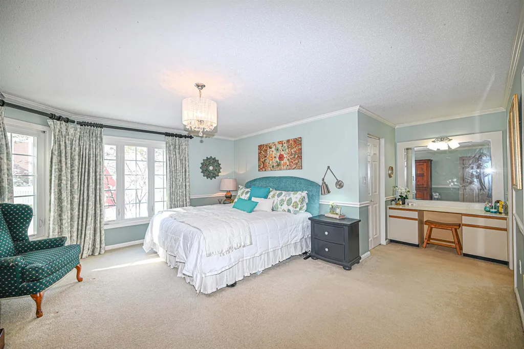 406 Straw Hill Road Manchester NH 03104