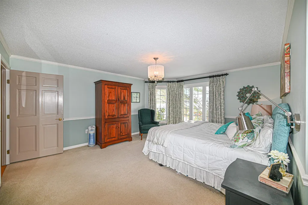 406 Straw Hill Road Manchester NH 03104