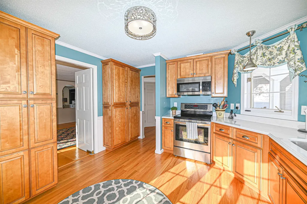 406 Straw Hill Road Manchester NH 03104