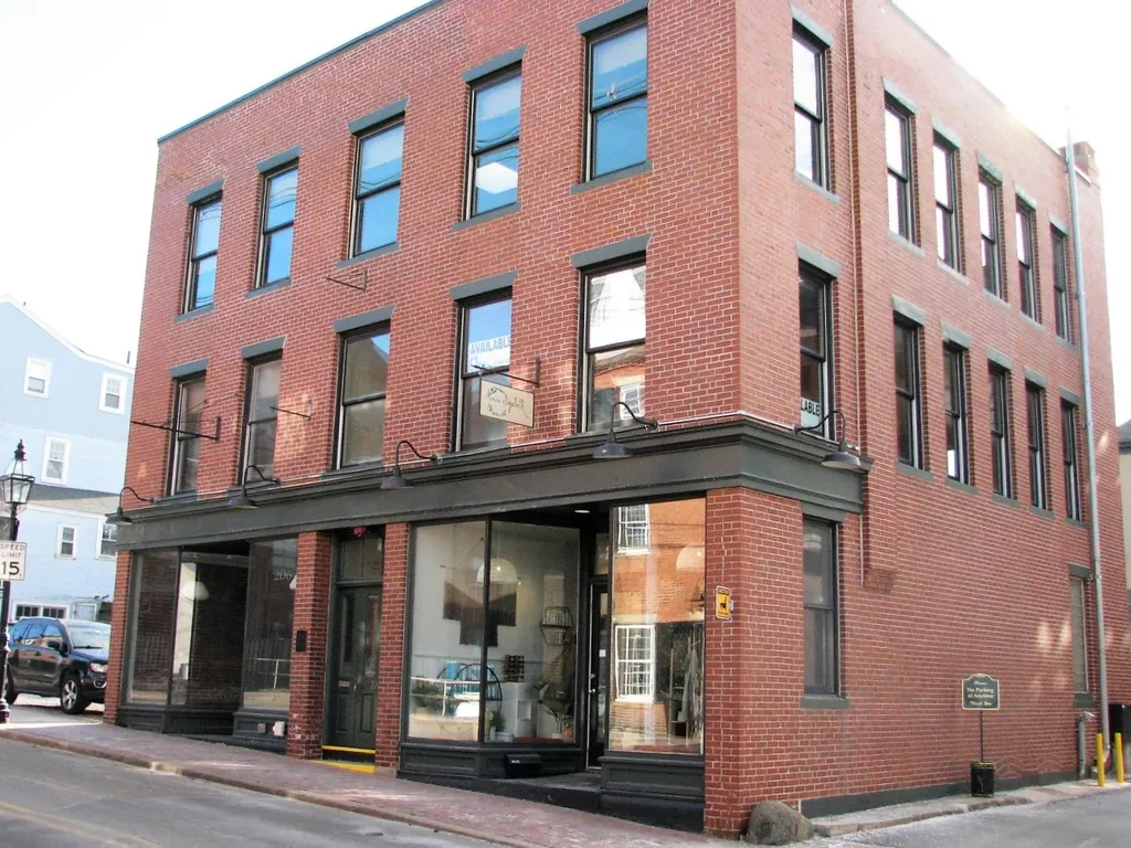 208 Market Street Portsmouth NH 03801